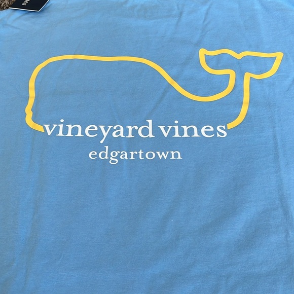 Vineyard Vines Edgartown medium tee! Short sleeve. - Picture 4 of 7